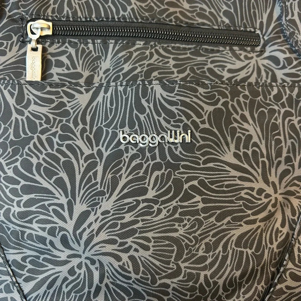 Baggallini  Avenue Tote Bag ‎ Midnight Blossom NWT